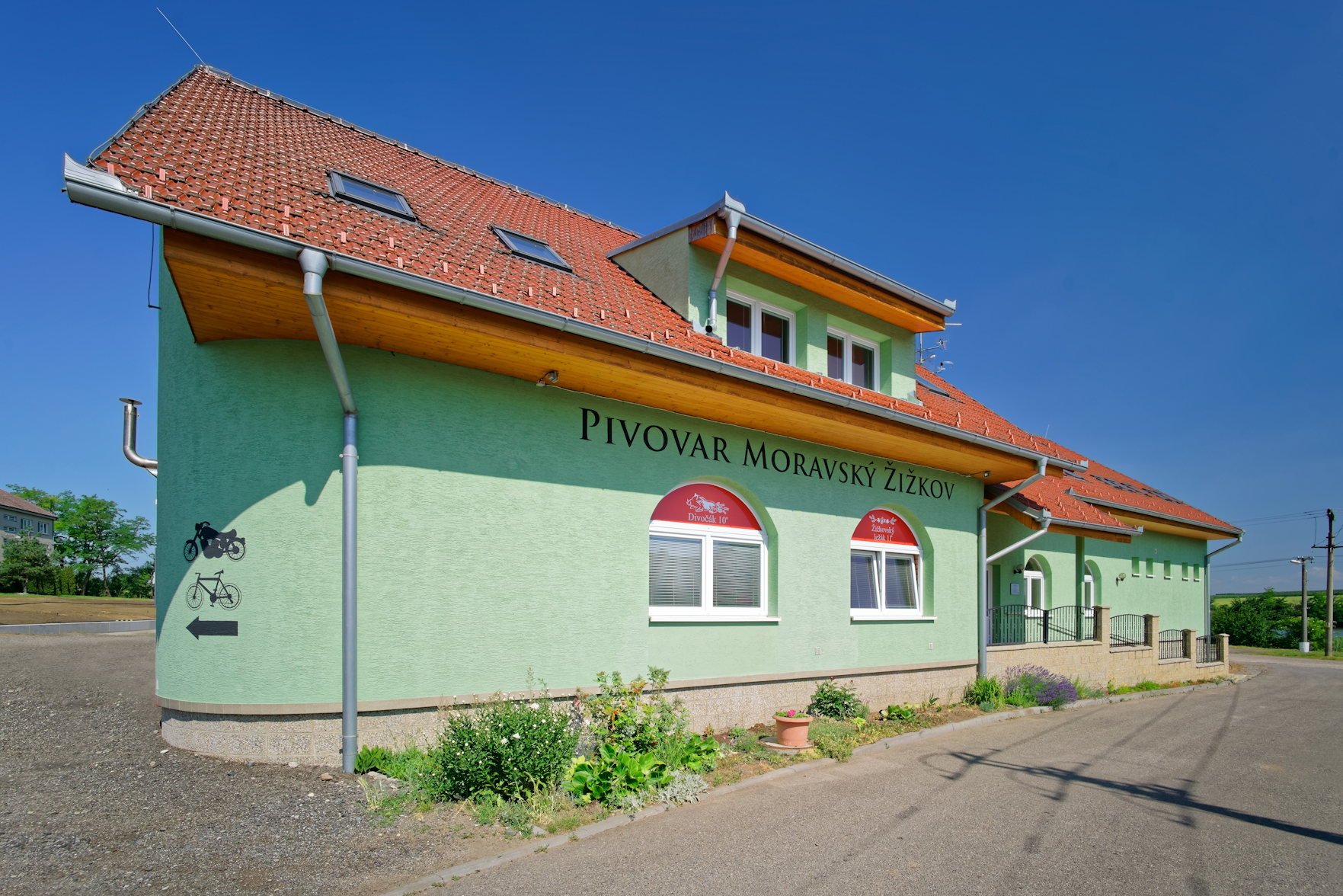 Návštěvníci s pivem